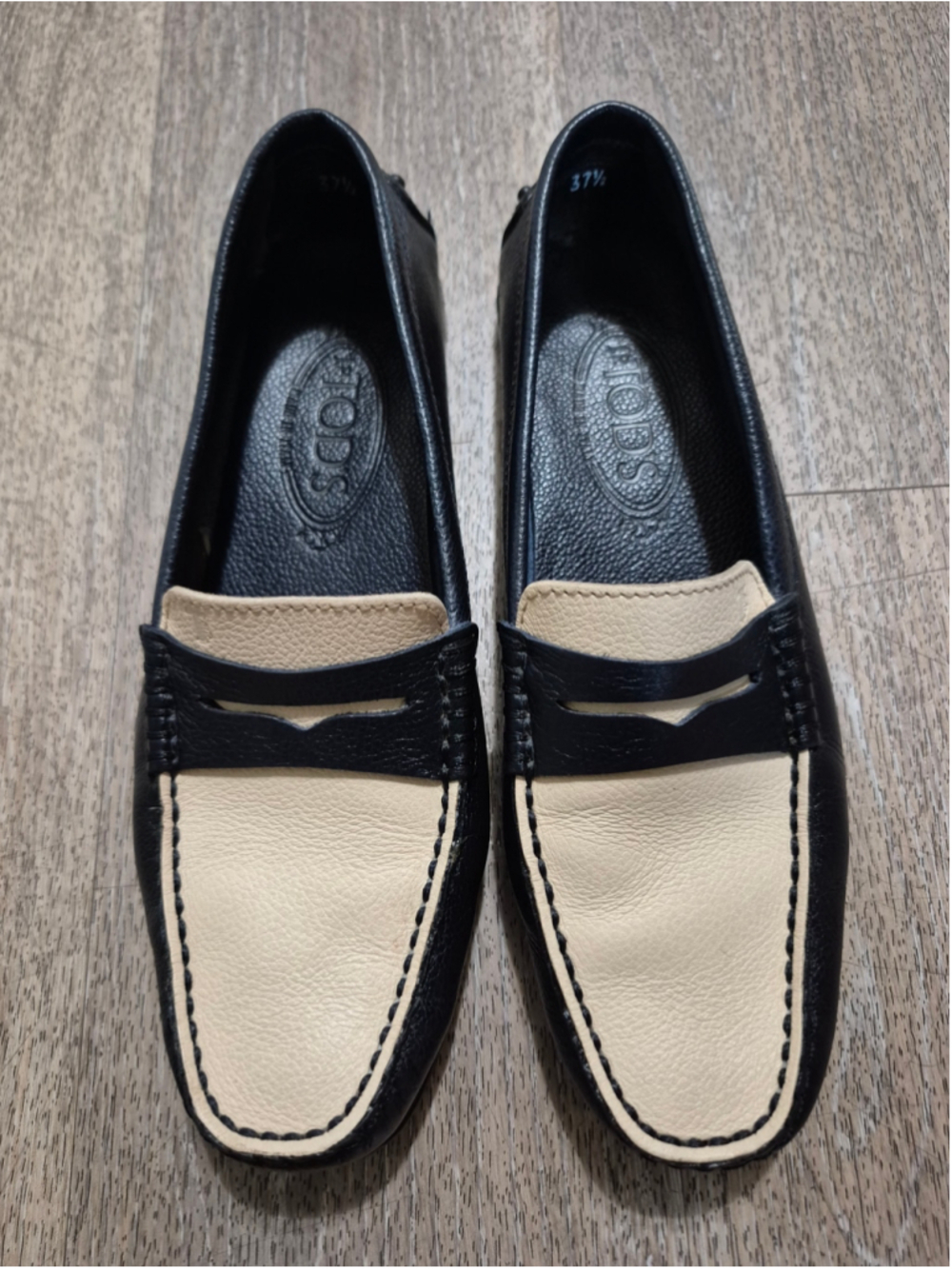 Women's Tod's Leather Loafers Size 7.5 Black and Beige